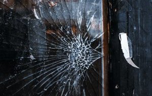 Comment remplacer une fenêtre (ou vitre) brisée ?